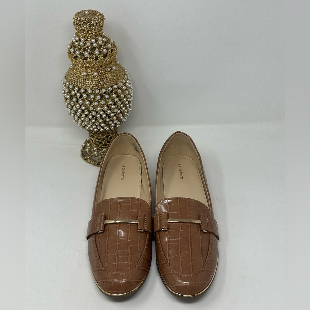 SOLD!     Liz Claiborne Tan Crocodile Pattern Loafers W Gold Trim